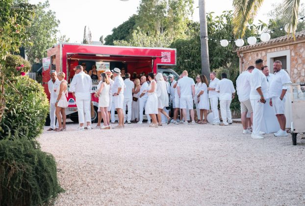 Schluss mit langweiligen Buffets: Warum Foodtrucks Mallorcas Eventszene verändern